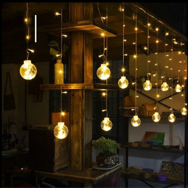 Guirnalda de Luces y Esferas Navideñas.