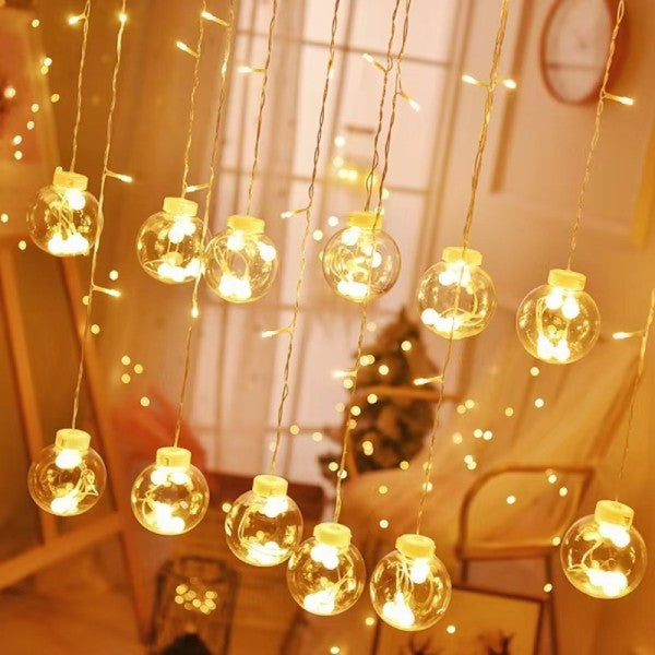 Guirnalda de Luces y Esferas Navideñas.