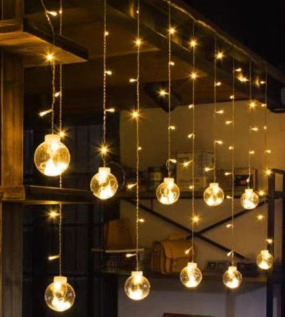 Guirnalda de Luces y Esferas Navideñas.
